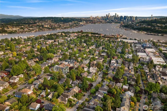 $960,000 | 3850 Carr Place North, Seattle, WA 98103