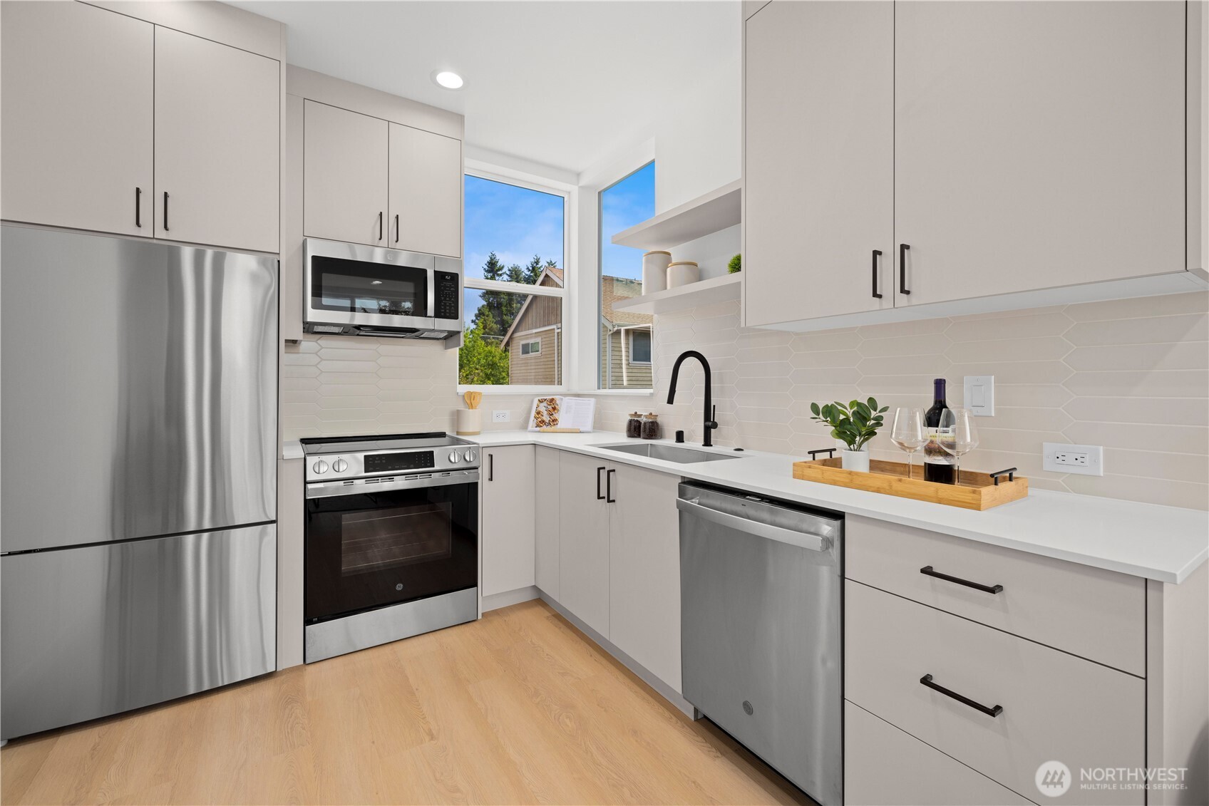 3850 Carr Place North Seattle, WA 98103 - Photo 9 of 33