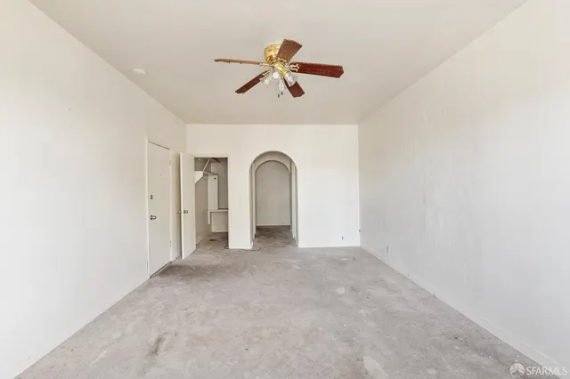 a view of empty room with ceiling fan