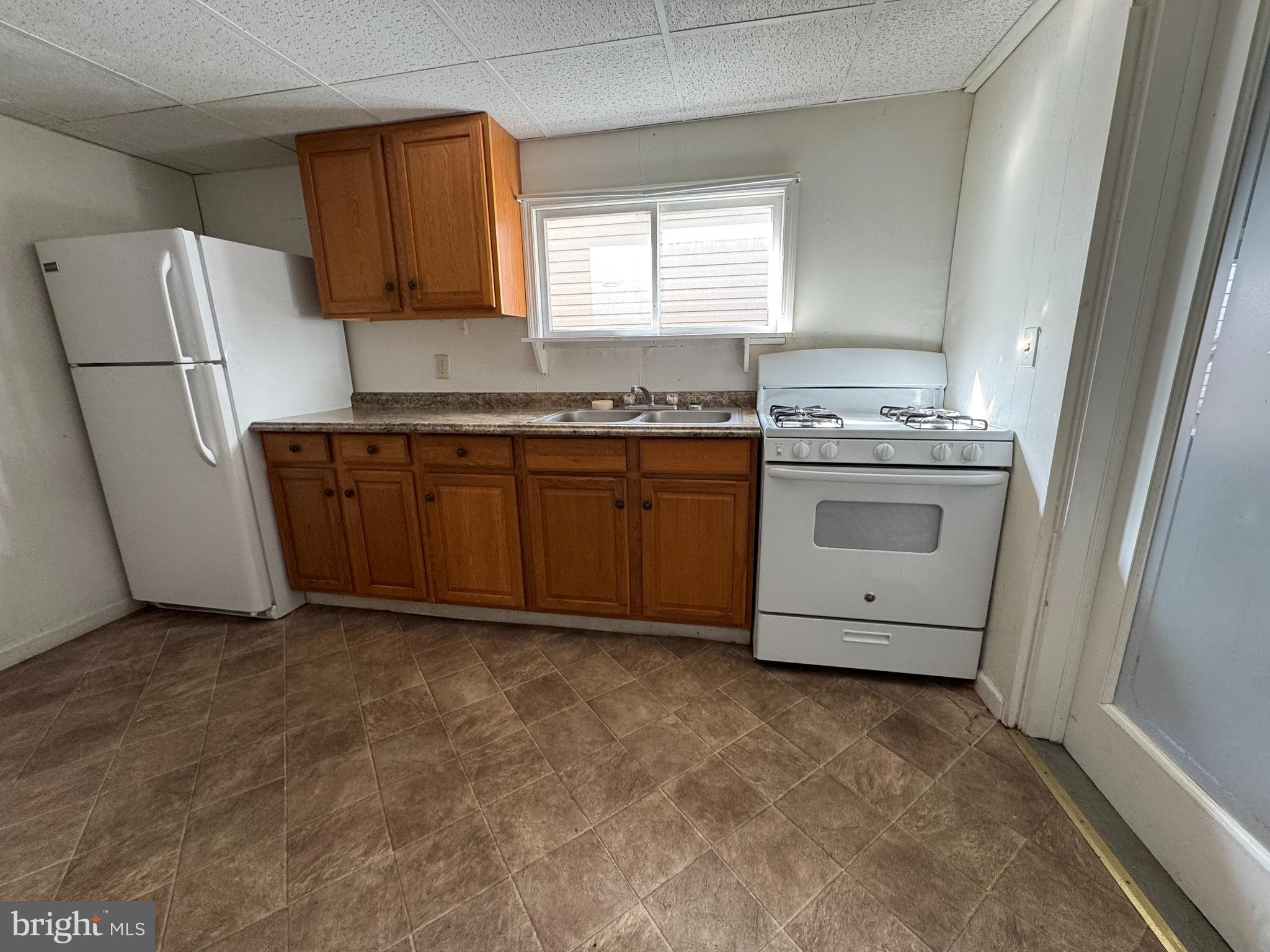 427 Pine Street Hanover, PA 17331 - Photo 10 of 19 Range and Refrigerator Included