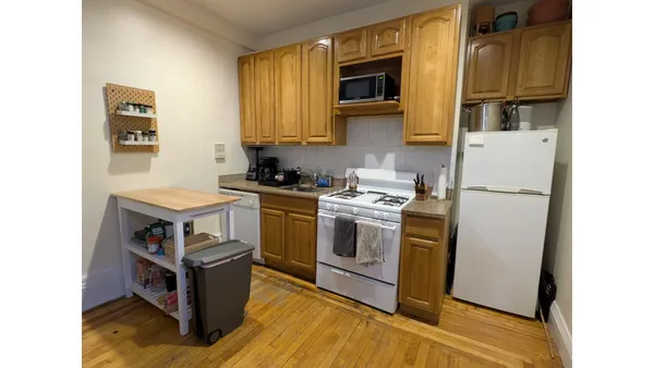 $3,199 | 160 Claremont Avenue, Unit 2F | Morningside Heights