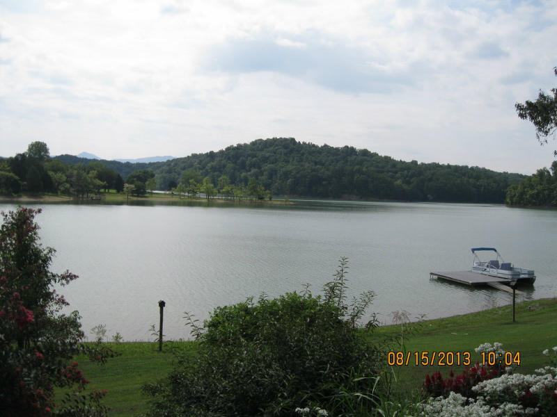 2130 Key Way Sevierville, TN 37876 - Photo 5 of 21 LAKE HOUSE PROPERTY 005 (800x600)