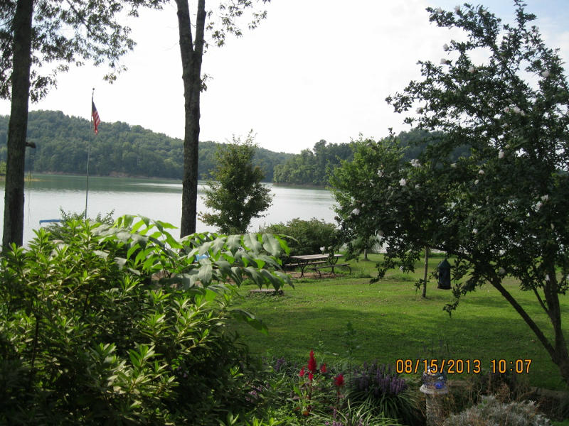 2130 Key Way Sevierville, TN 37876 - Photo 7 of 21 LAKE HOUSE PROPERTY 008 (800x600)
