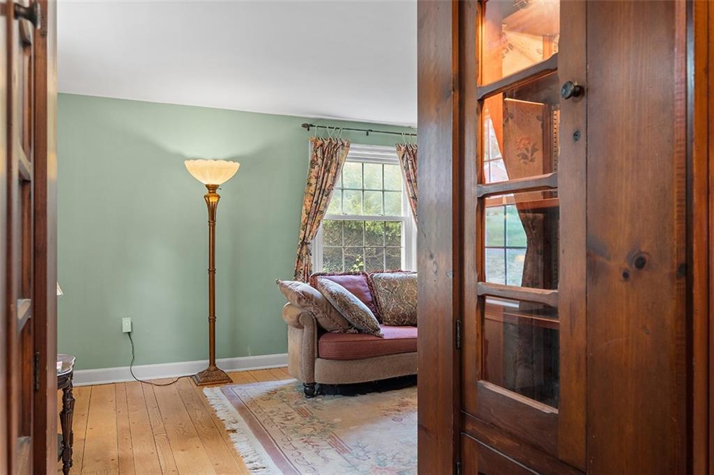 4603 Rolling Hills Road Pittsburgh, PA 15236 - Photo 3 of 39 Gallery Image 3