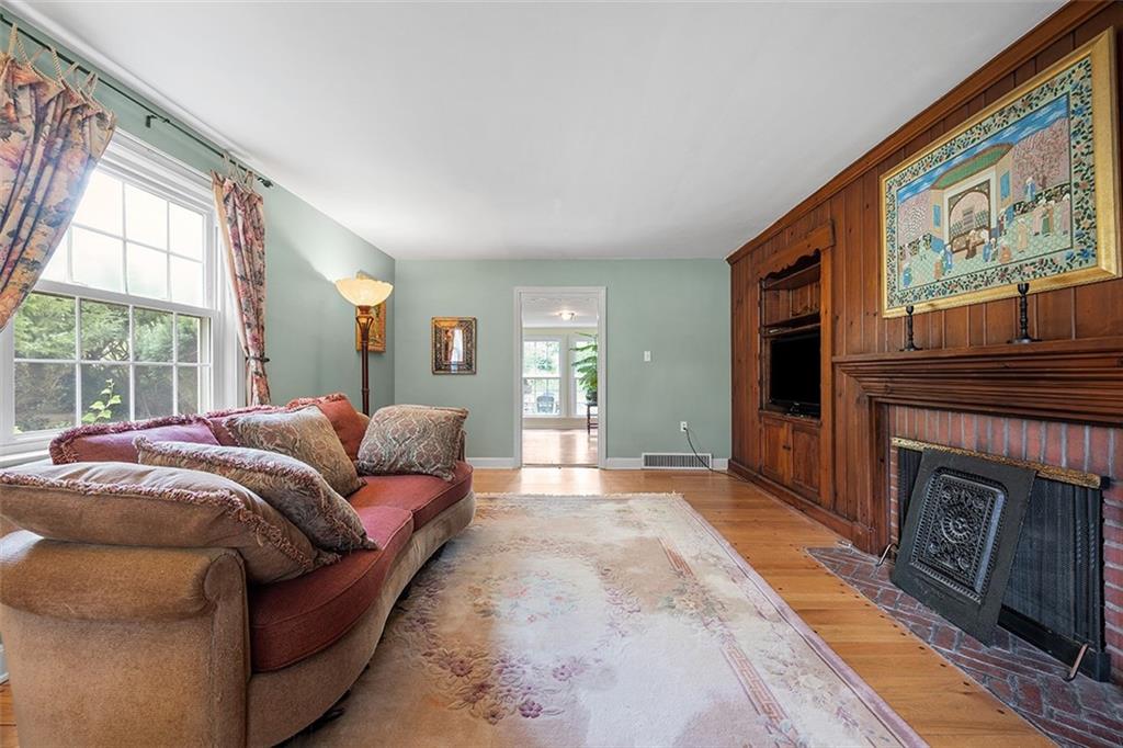 4603 Rolling Hills Road Pittsburgh, PA 15236 - Photo 5 of 39 Gallery Image 5