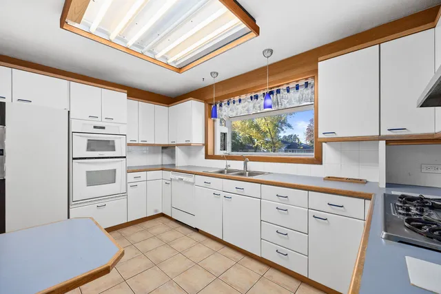 $750,000 | 4915 Pershing Avenue, Downers Grove, IL 60515