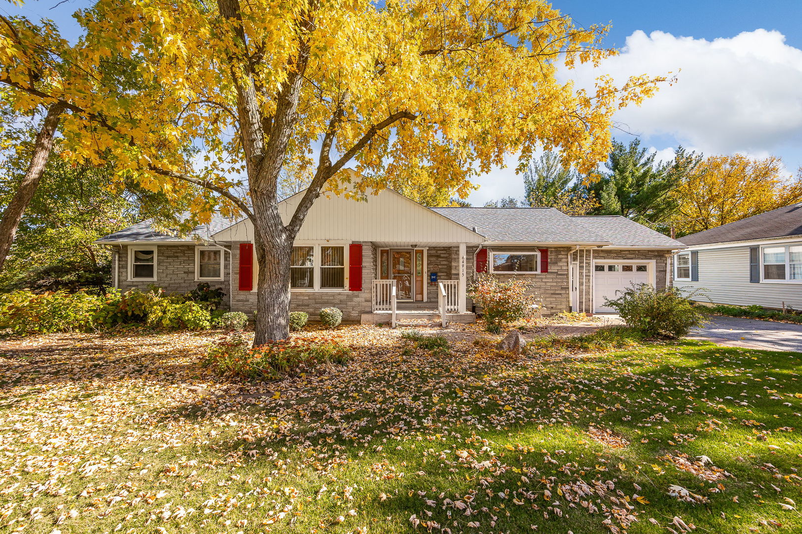 4915 Pershing Avenue Downers Grove, IL 60515 - Photo 2 of 21