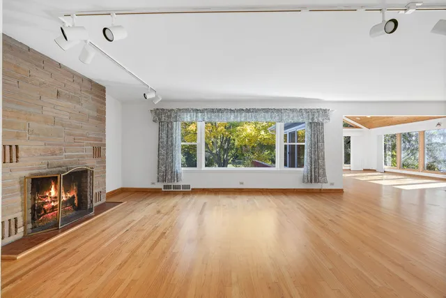 $750,000 | 4915 Pershing Avenue, Downers Grove, IL 60515