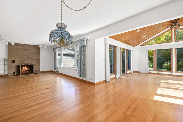 $750,000 | 4915 Pershing Avenue, Downers Grove, IL 60515