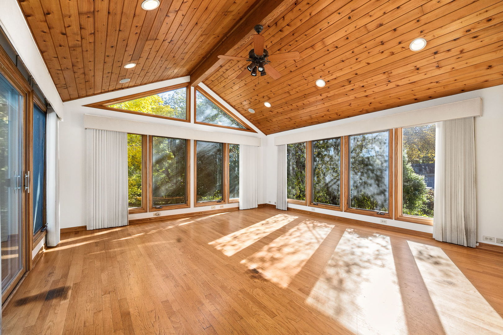 4915 Pershing Avenue Downers Grove, IL 60515 - Photo 8 of 21