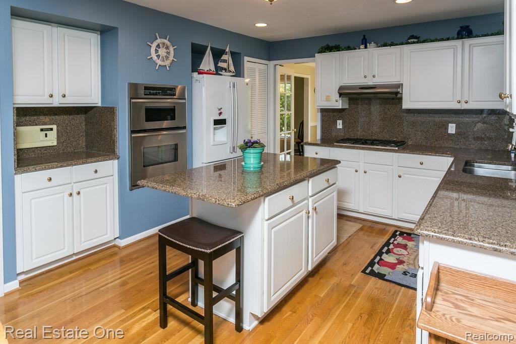 2133 Lakeside Road Troy, MI 48085 - Photo 19 of 55 4Y0A6840.jpg