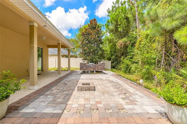 a picture of city view with lake view