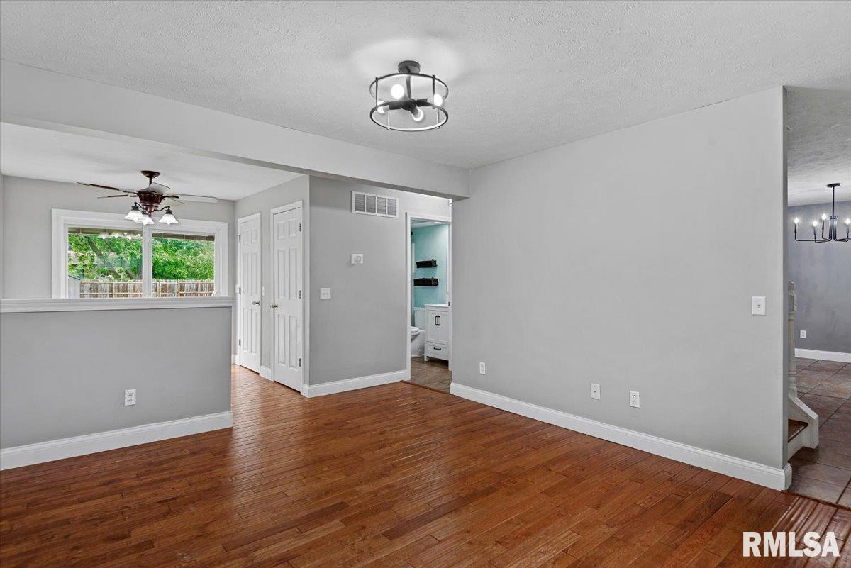 639 Deerfield Road Chatham, IL 62629 - Photo 5 of 43