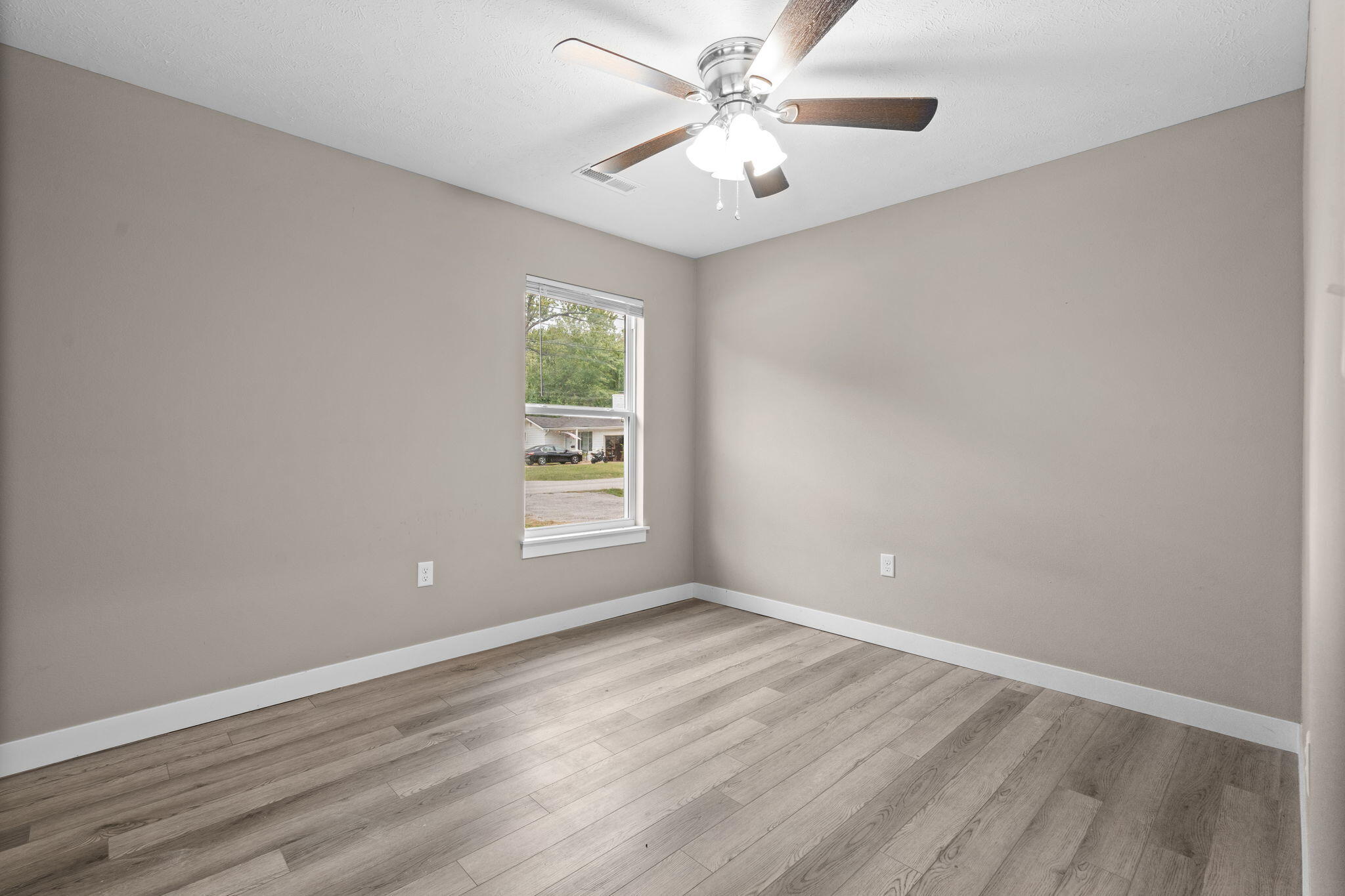2320 South Kickapoo Avenue Springfield, MO 65804 - Photo 13 of 25 13-web-or-mls-DSC04654