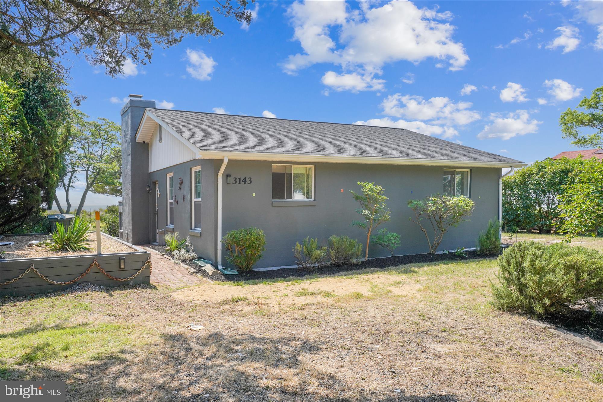 3143 Calvert Boulevard Lusby, MD 20657 - Photo 3 of 36 a view of a garage