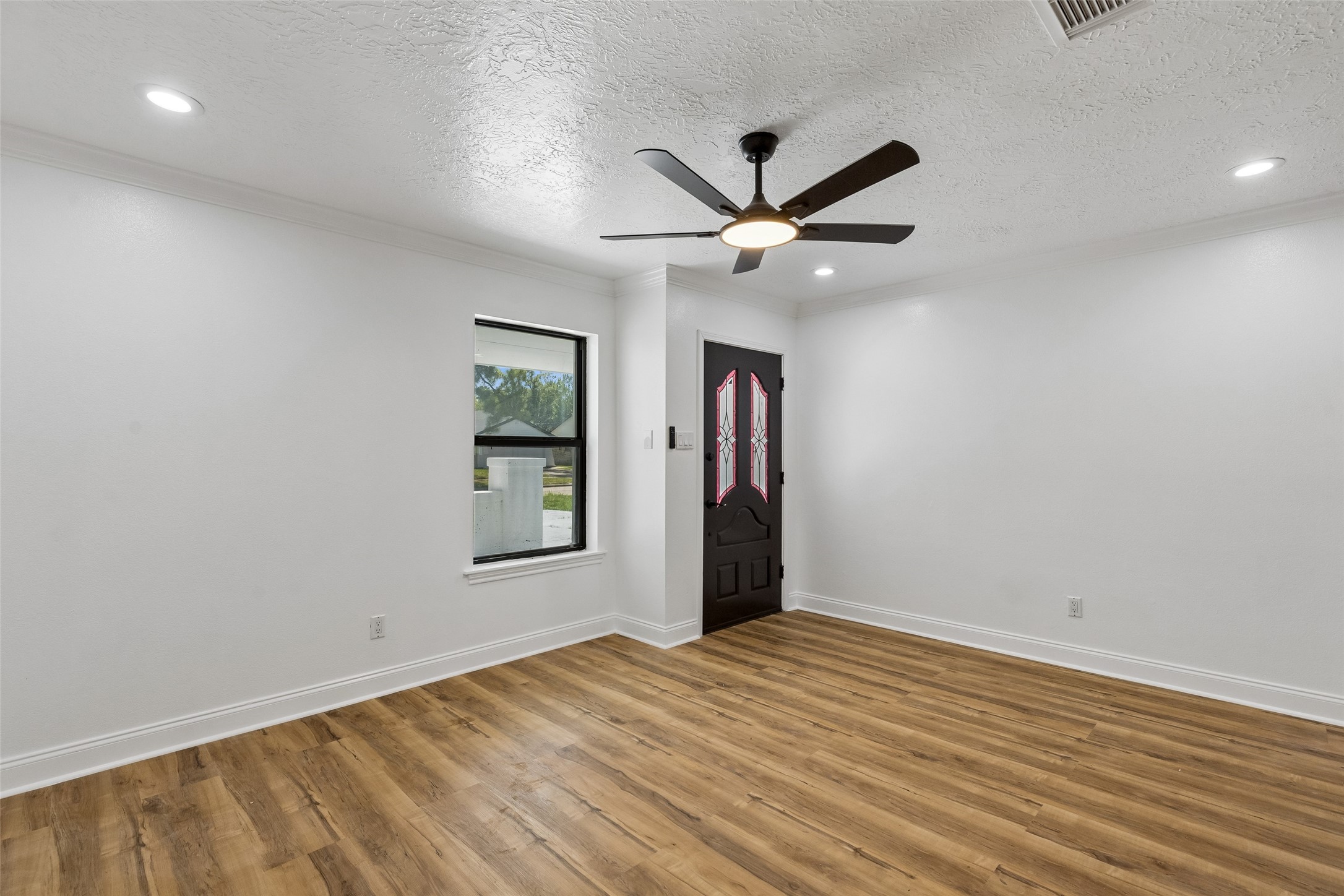 9238 Friendship Road Houston, TX 77080 - Photo 8 of 27 Gallery Image 8