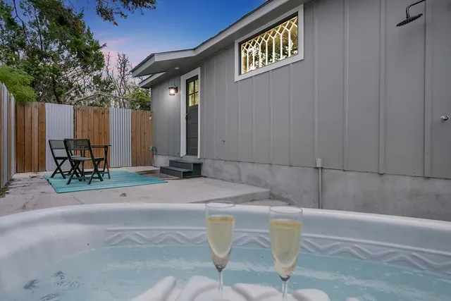 a view of a livingroom with furniture and a ceiling fan