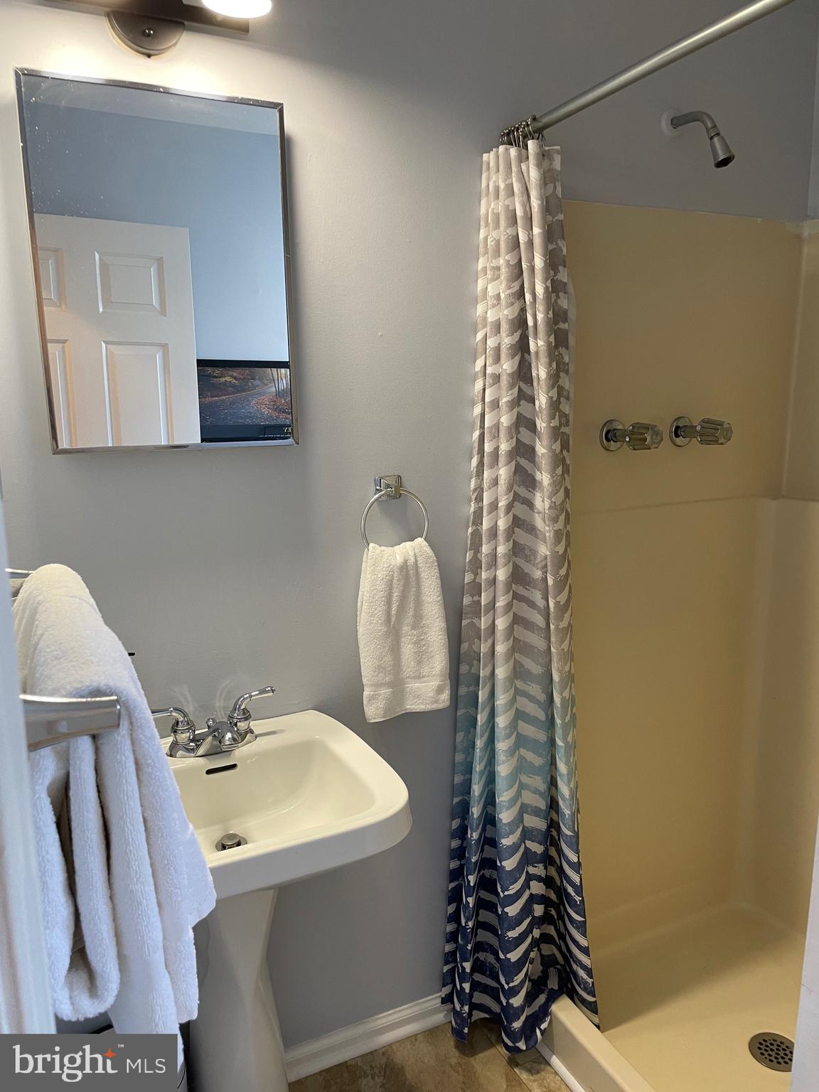 1909 Elder Avenue Morton, PA 19070 - Photo 17 of 33 First floor Bath