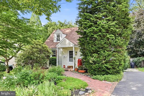 $425,000 | 293 North Norwinden Drive, Springfield, PA 19064