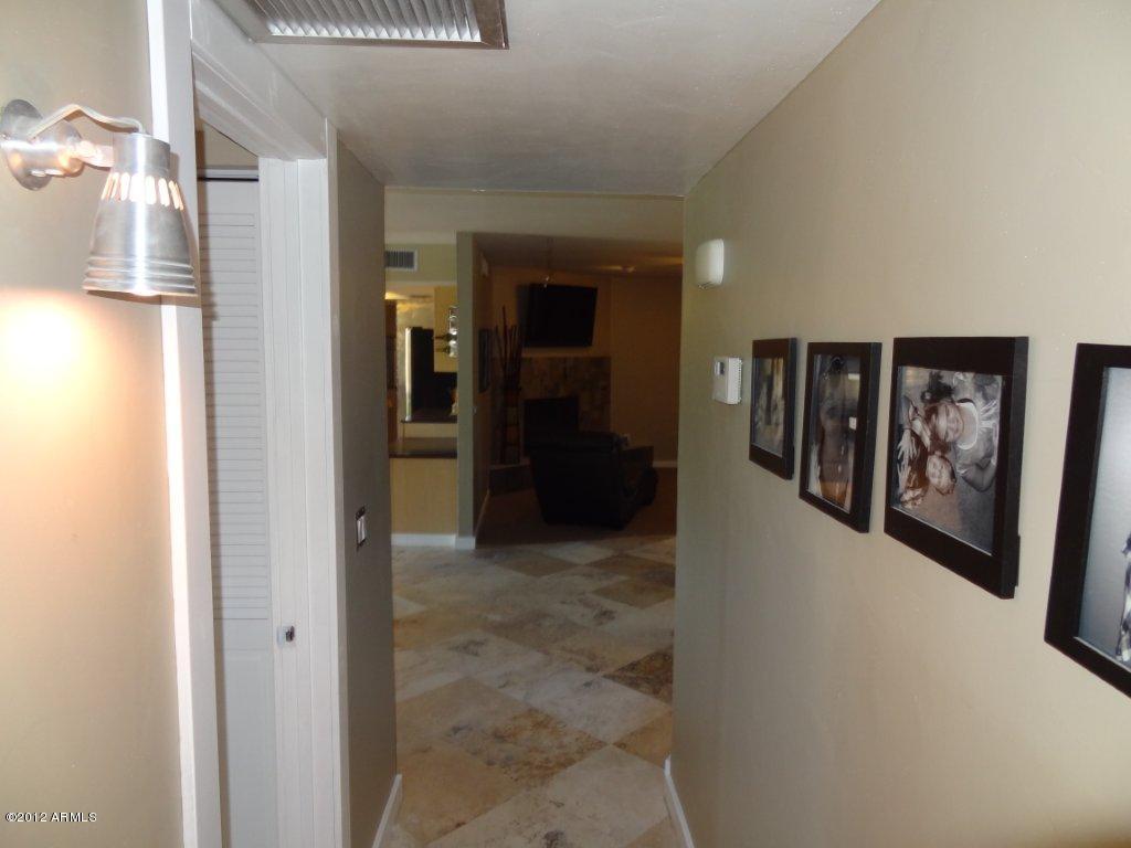 1907 East Decatur Street Mesa, AZ 85203 - Photo 30 of 41 Hallway
