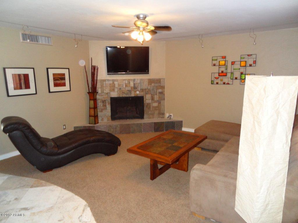 1907 East Decatur Street Mesa, AZ 85203 - Photo 3 of 41 Living room