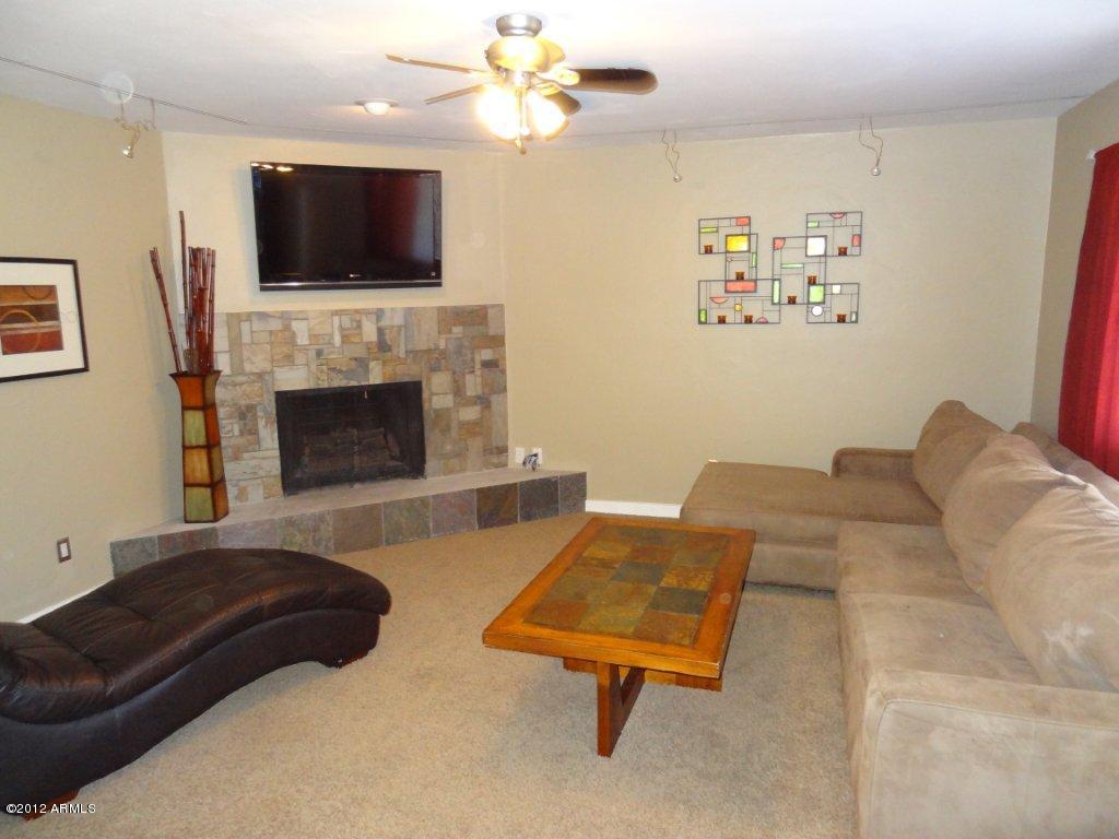 1907 East Decatur Street Mesa, AZ 85203 - Photo 4 of 41 Living room