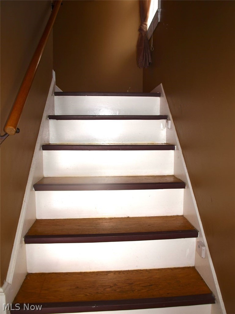 3919 Orchard Road Cleveland Heights, OH 44121 - Photo 14 of 35 Staircase leading to 2nd floor