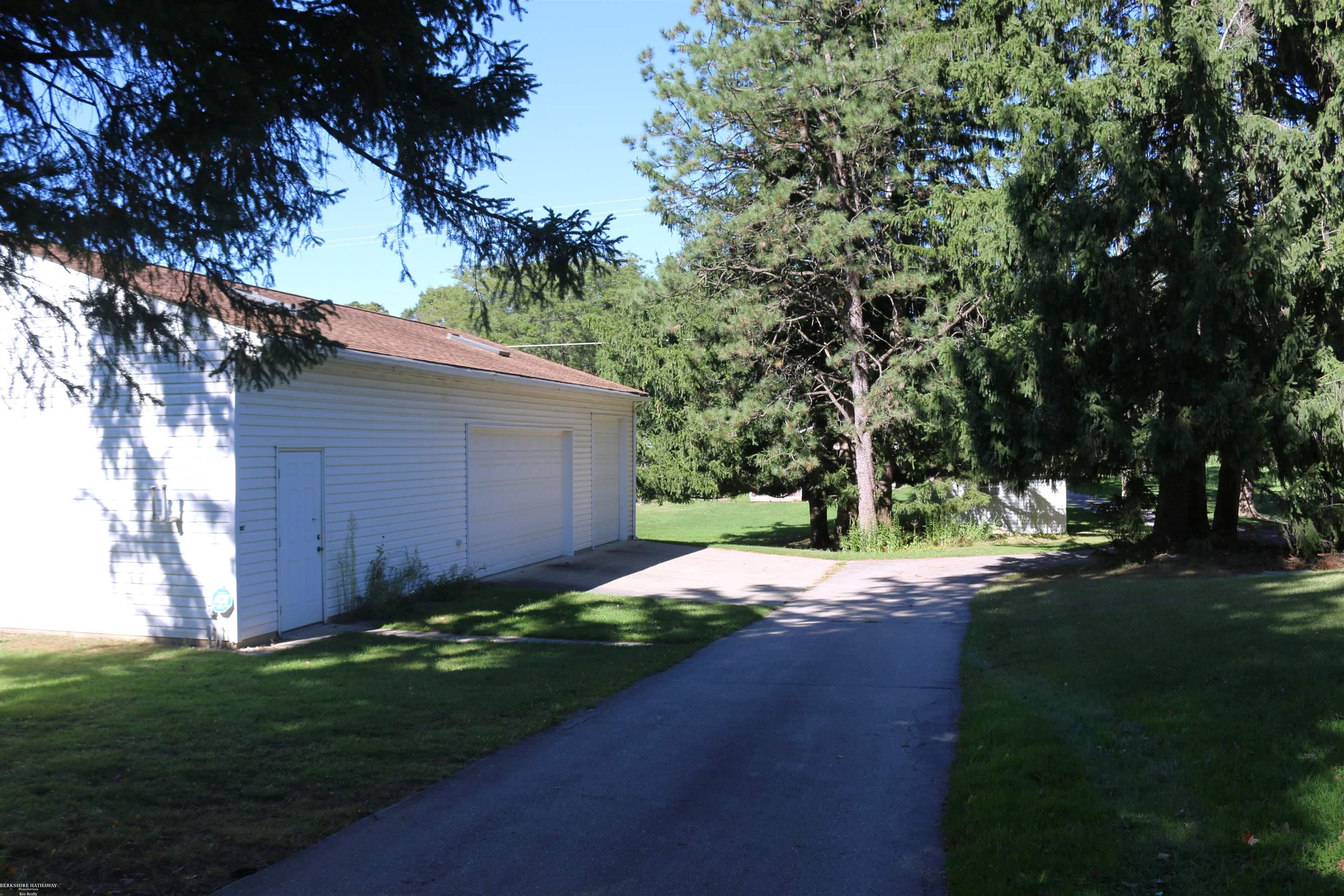 11421 Clyde Road Fenton, MI 48430 - Photo 21 of 46