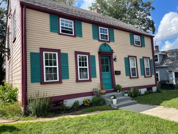 $2,000 | 37 Castle Street, East Greenwich, RI 02818