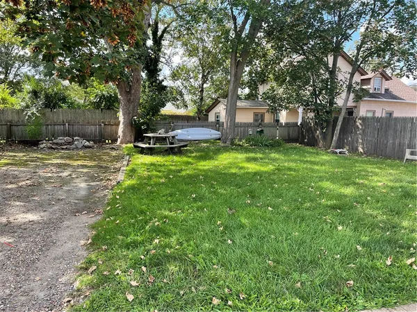 $2,000 | 37 Castle Street, East Greenwich, RI 02818