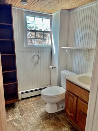 $2,000 | 37 Castle Street, East Greenwich, RI 02818