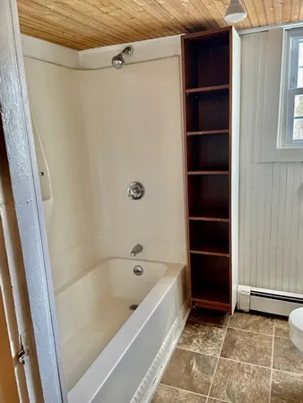 $2,000 | 37 Castle Street, East Greenwich, RI 02818