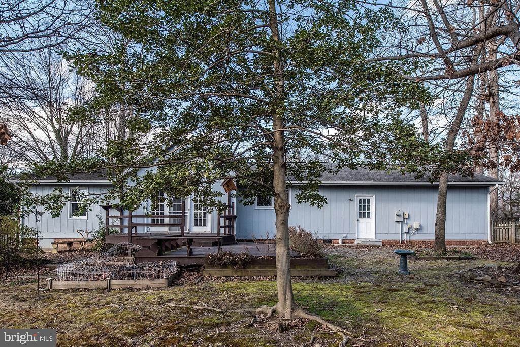 3915 Doran Road Fredericksburg, VA 22407 - Photo 24 of 57 a backyard of a house with barbeque oven table and chairs