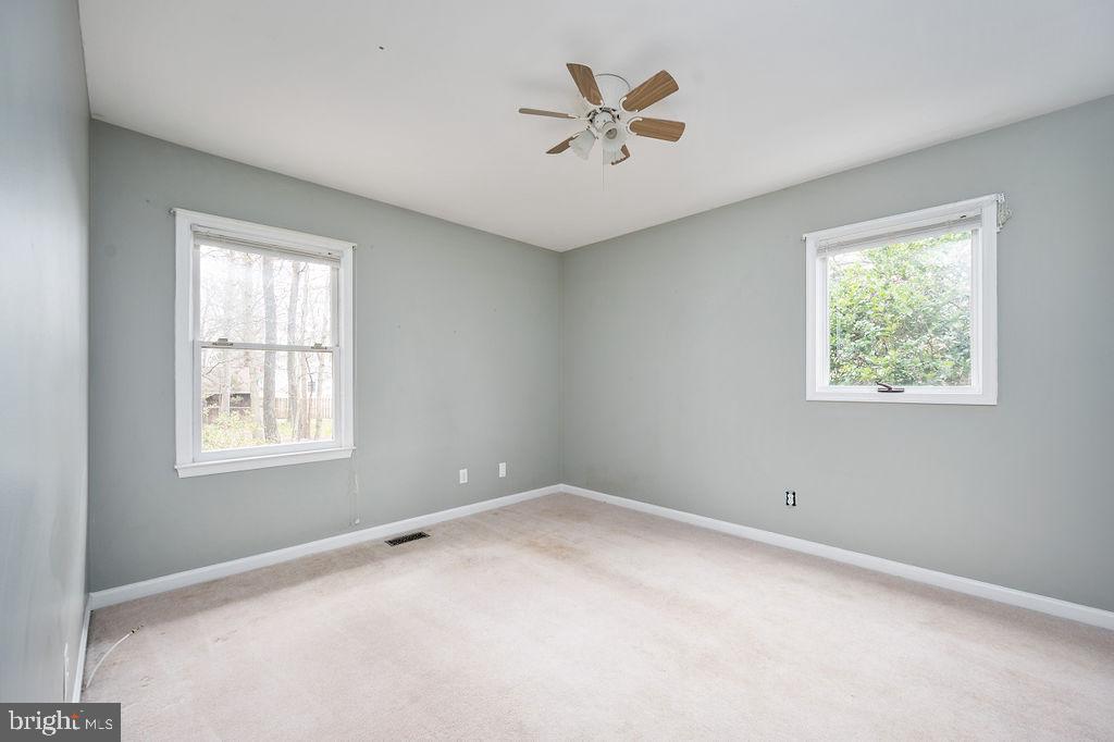 3915 Doran Road Fredericksburg, VA 22407 - Photo 36 of 57 an empty room with a window