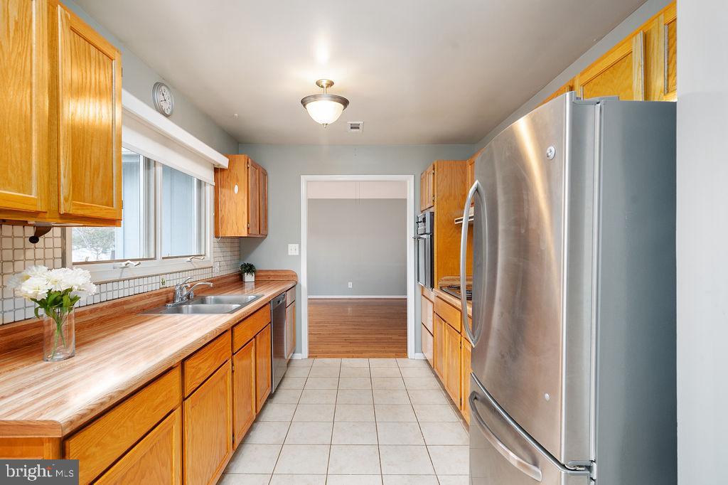 3915 Doran Road Fredericksburg, VA 22407 - Photo 48 of 57 a kitchen with stainless steel appliances granite countertop a refrigerator and a sink