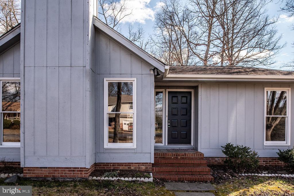 3915 Doran Road Fredericksburg, VA 22407 - Photo 5 of 57 a front view of a house