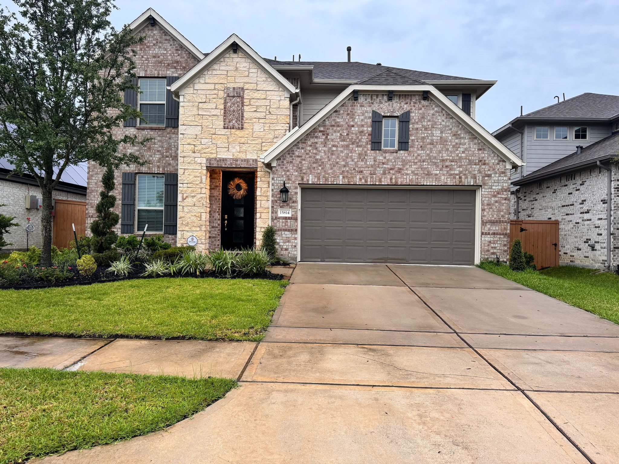15814 Weston Ridge Drive Humble, TX 77346 - Photo 43 of 43 a front view of a house with a yard