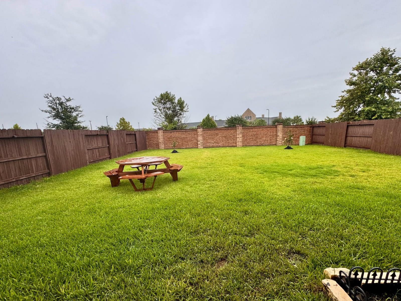 15814 Weston Ridge Drive Humble, TX 77346 - Photo 21 of 43 a swimming pool with wooden fence