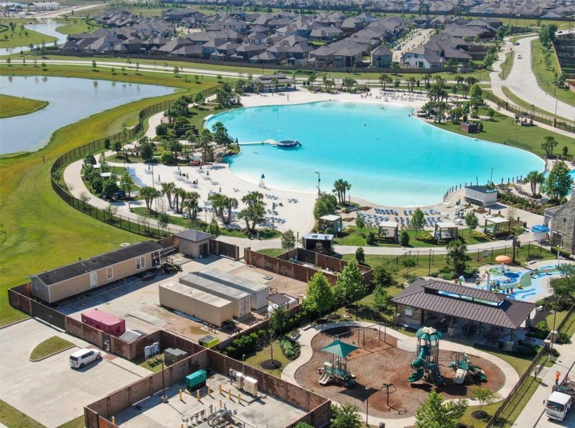 15814 Weston Ridge Drive Humble, TX 77346 - Photo 40 of 43 an aerial view of a house with a lake view