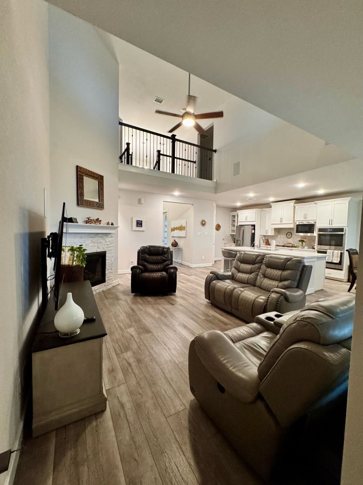15814 Weston Ridge Drive Humble, TX 77346 - Photo 7 of 43 a living room with furniture
