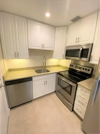 $1,685 | 3040 Northeast 16th Avenue, Unit 313, Oakland Park, FL 33334