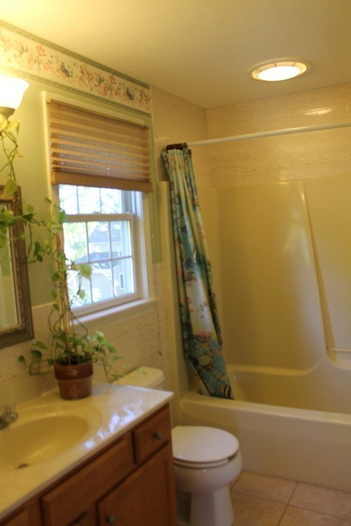 21 Groveton Street Springfield, MA 01118 - Photo 14 of 24