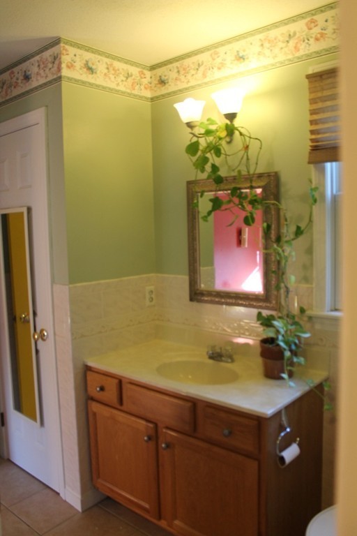21 Groveton Street Springfield, MA 01118 - Photo 15 of 24