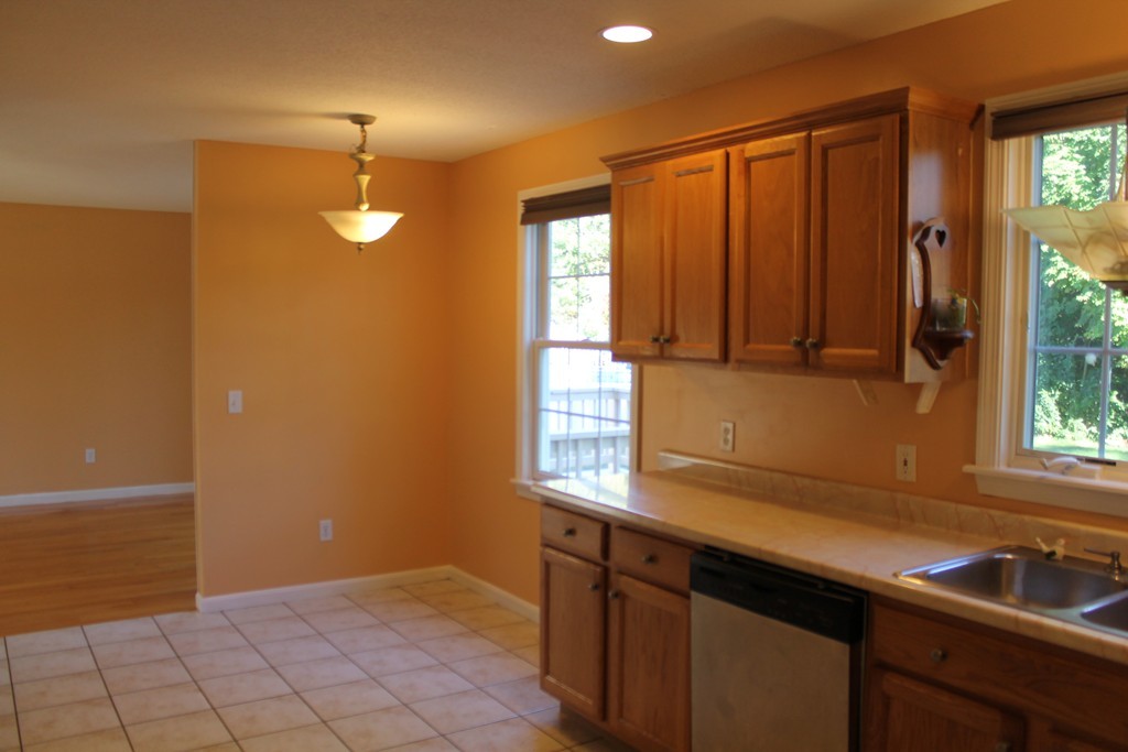 21 Groveton Street Springfield, MA 01118 - Photo 2 of 24