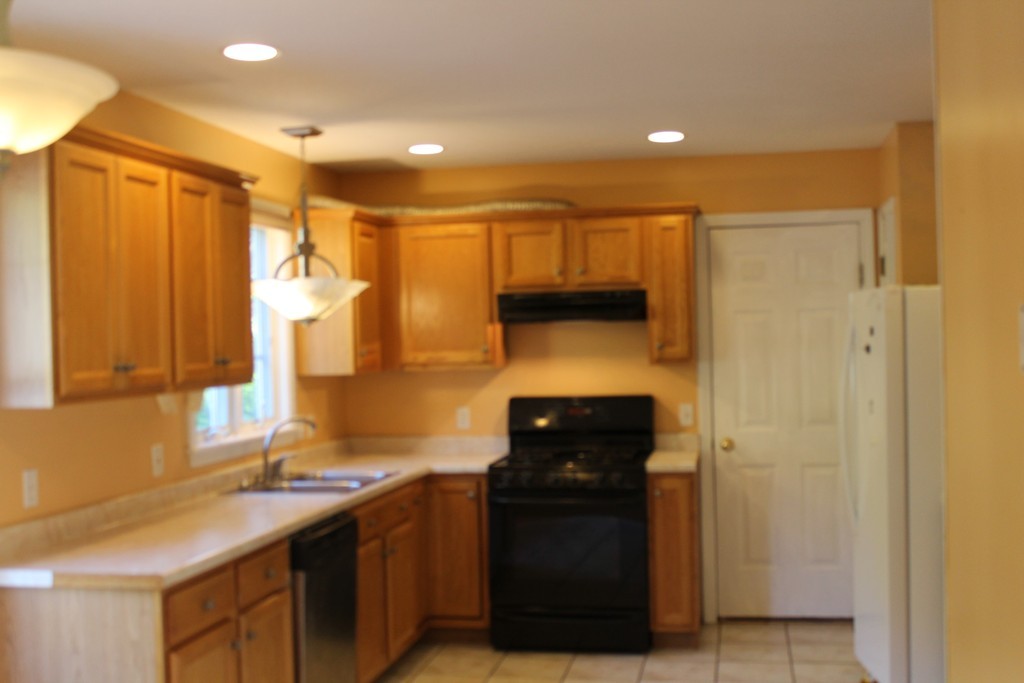 21 Groveton Street Springfield, MA 01118 - Photo 3 of 24