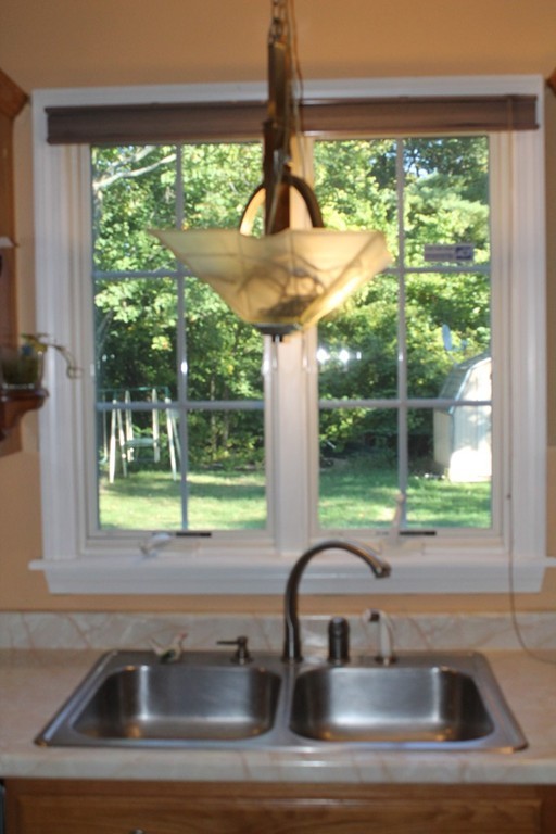 21 Groveton Street Springfield, MA 01118 - Photo 4 of 24