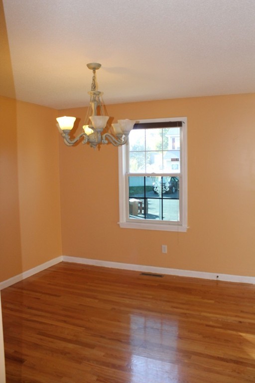21 Groveton Street Springfield, MA 01118 - Photo 7 of 24