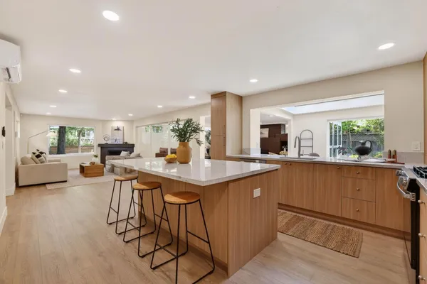 $1,050,000 | 1422 Potrero Way, Sacramento, CA 95822