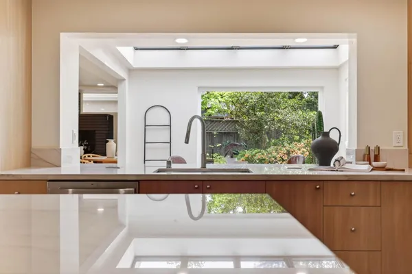 $1,050,000 | 1422 Potrero Way, Sacramento, CA 95822