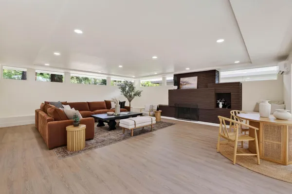$1,050,000 | 1422 Potrero Way, Sacramento, CA 95822
